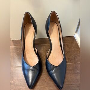 Halogen Black Leather Pointed-Toe Pumps